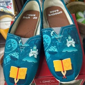 Groove Kids Teal and Yellow Slip-On Slippers